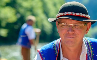 Raftmen on dunajec rafting tour