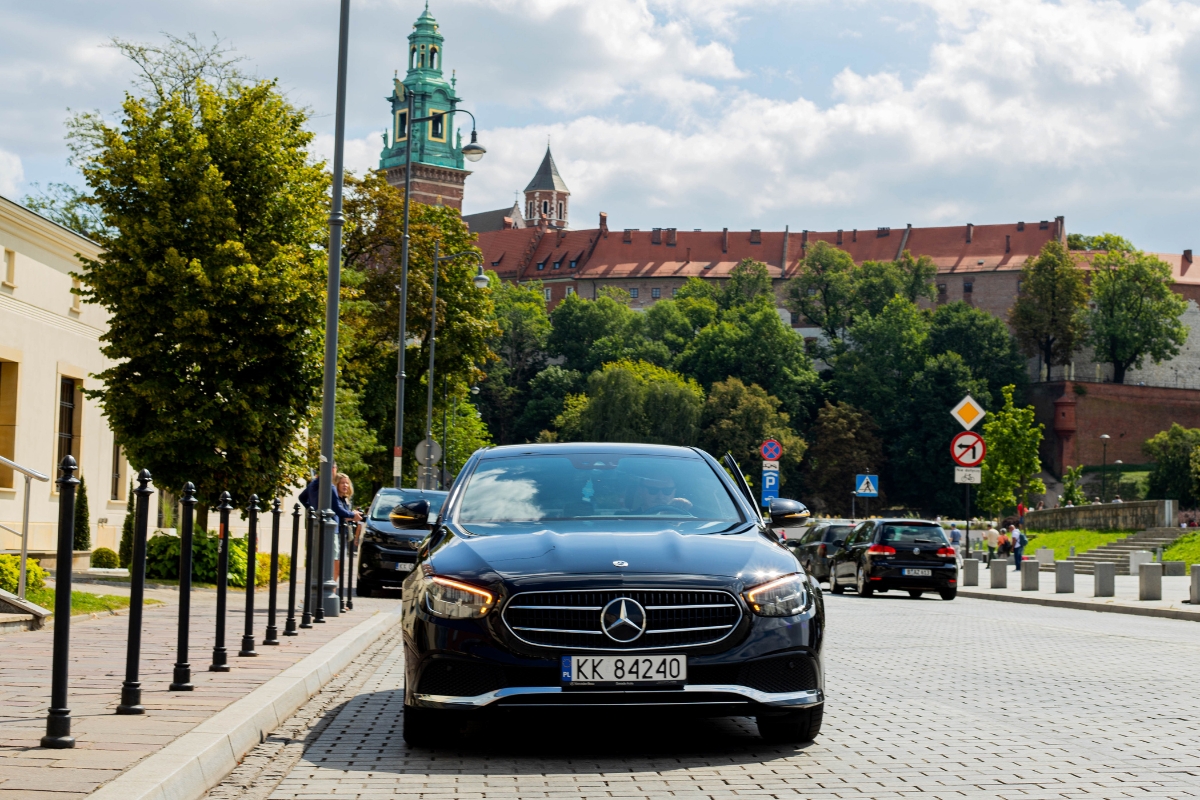 sheraton-grand-krakow-hotel-transfer Luxury hotel transfer to Sheraton Grand Krakow in a private car