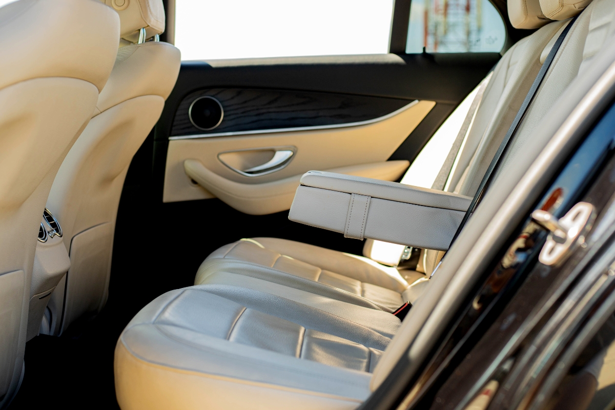 mercedes-rear-seat-comfort Comfortable Mercedes rear seat for a private chauffeur ride in Krakow